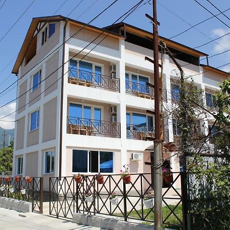 Guest House Zvanba Gagra Eksteriør billede