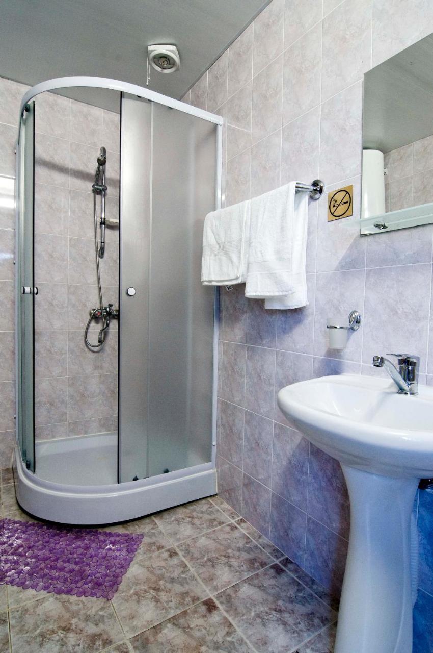 Guest House Zvanba Gagra Eksteriør billede