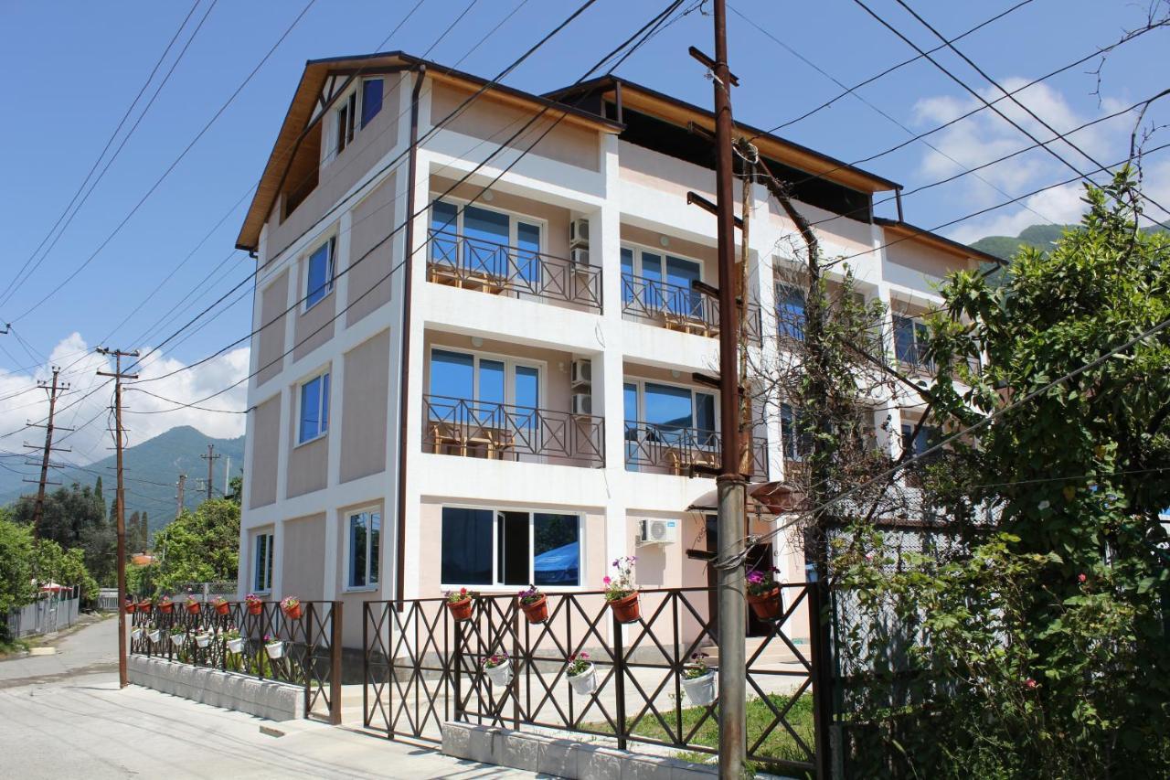 Guest House Zvanba Gagra Eksteriør billede