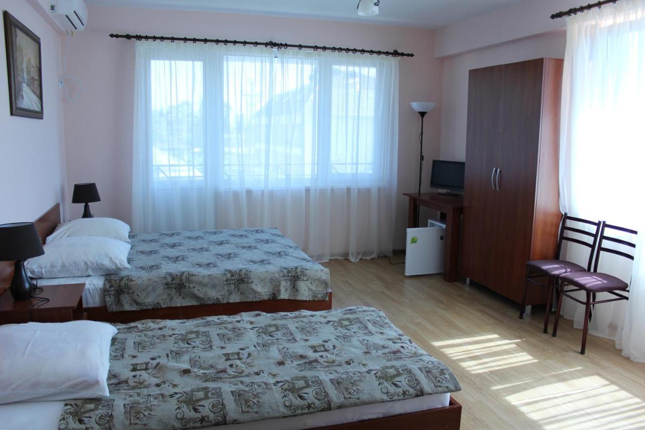 Guest House Zvanba Gagra Eksteriør billede