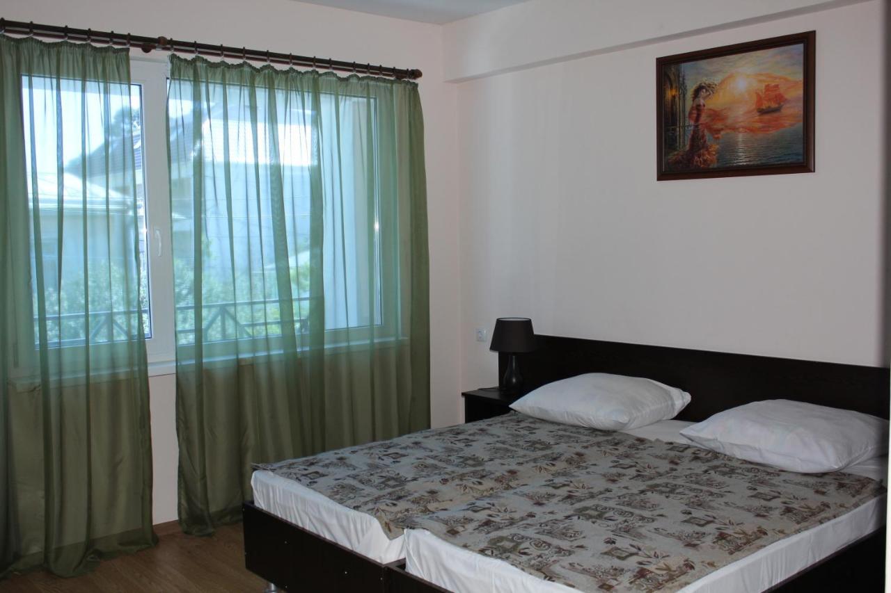 Guest House Zvanba Gagra Eksteriør billede