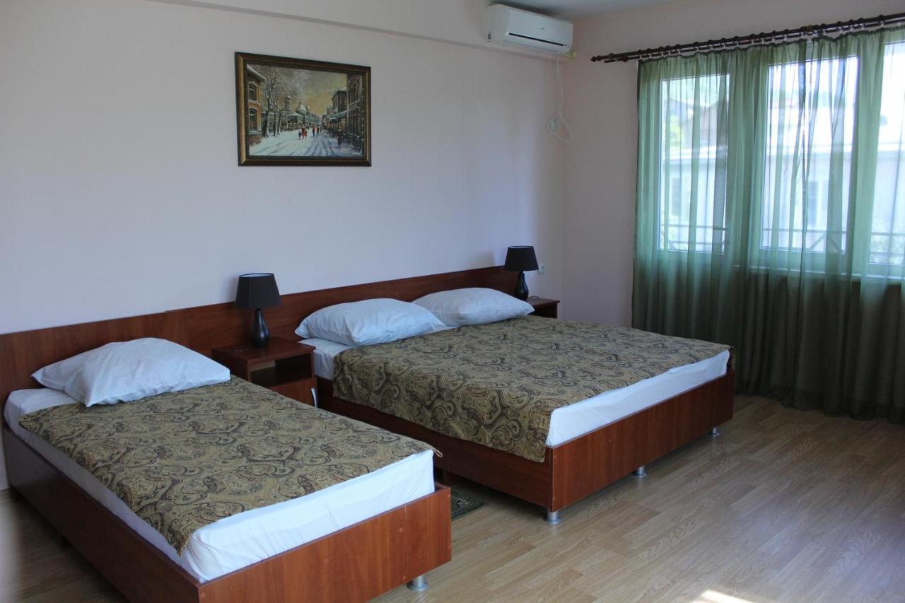 Guest House Zvanba Gagra Eksteriør billede