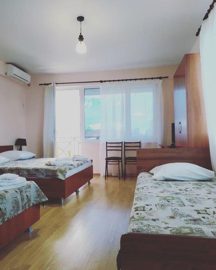 Guest House Zvanba Gagra Eksteriør billede